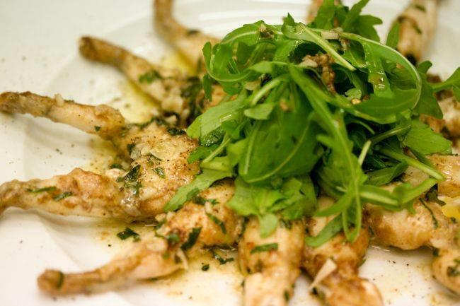 Qui connaît un restaurant où manger de bonnes cuisses de grenouilles ?