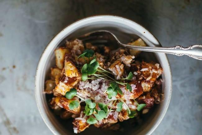 Qui connait un restaurant qui sert des plats réalisés avec des produits locaux ? J'aimerais vraiment consommer mieux et local, je préfère que mon argent aide à rémunérer les agriculteurs rennais plutôt que ceux qui sont à 20 000 km de chez moi... Merci :)