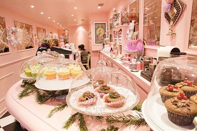Qui connait un salon de thé vraiment agréable avec une large sélection de thés et de gâteaux ?