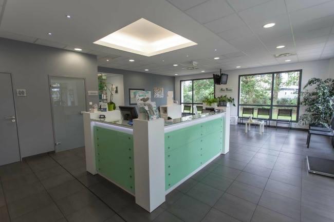 Qui connaît une excellente clinique vétérinaire dans les environs de Rennes ? Je suis à la recherche d'un endroit BIEN équipé avec des spécialistes pour faire soigner mon labrador.