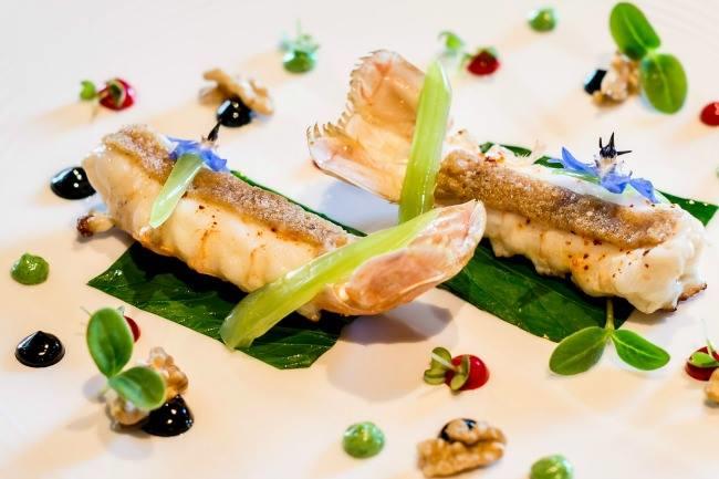 Qui connaît un restaurant étoilé vraiment UNIQUE dans la région autour de Rennes, avec une carte exceptionnelle ? Quel est votre dernier coup de coeur ? J'ai regardé vos réponses sur le site mais ce n'est pas exactement ce que je cherche !