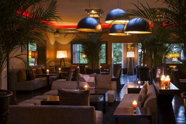 Qui connaît un restaurant romantique et un brin intimiste, une petite perle cachée ? Pour notre anniversaire de mariage, je recherche un havre de paix, avec des bougies et une déco authentique ! Vous avez des suggestions ?