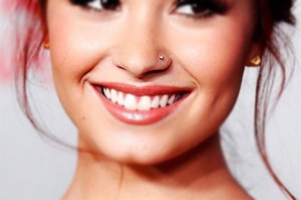 Où est-ce que je devrais me faire faire mon premier piercing au nez ? Bijoutier ou pierceur ? Un endroit propre et pro, en tout cas !