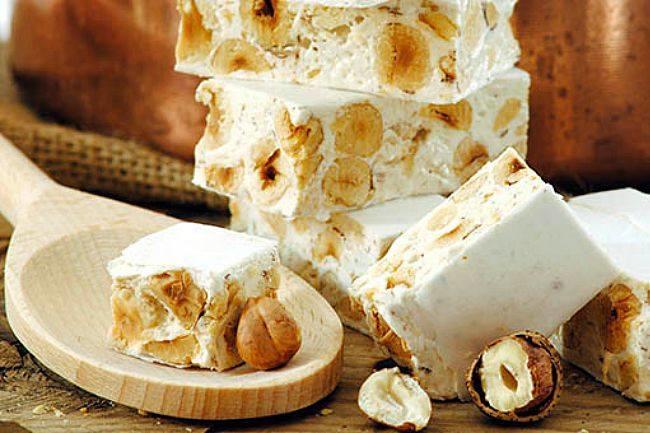 Qui connaît un endroit où je pourrais acheter du turrón : ce nougat moelleux espagnol ? Un vrai délice !