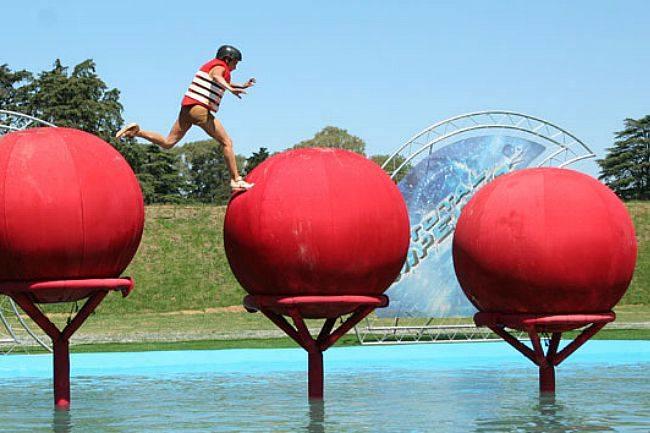 Qui connaît un endroit où l'on peut faire un parcours d'obstacles, style Total Wipeout ? Mon chéri est fan !