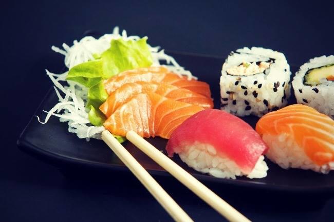 Qui connaît un resto convivial qui livre des sushis à domicile ? J'en REVE depuis ce matin et je n'ai pas du tout envie de cuisiner ce soir !