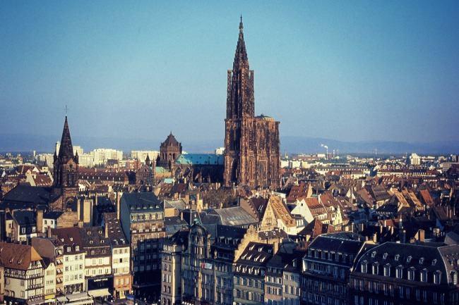 Un agent immobilier efficace à me conseiller dans la région ? Nous avons l'intention d'acheter un appartement très bientôt.