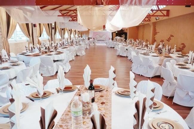 Je cherche LA salle de mon mariage ! Vous avez des adresses à louer à me conseiller ? Idéalement avec un bel espace extérieur (parc, lac, par exemple) !