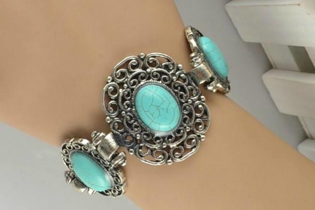 Qui connaît un magasin où l'on peut trouver des bijoux du même genre que sur cette photo ?