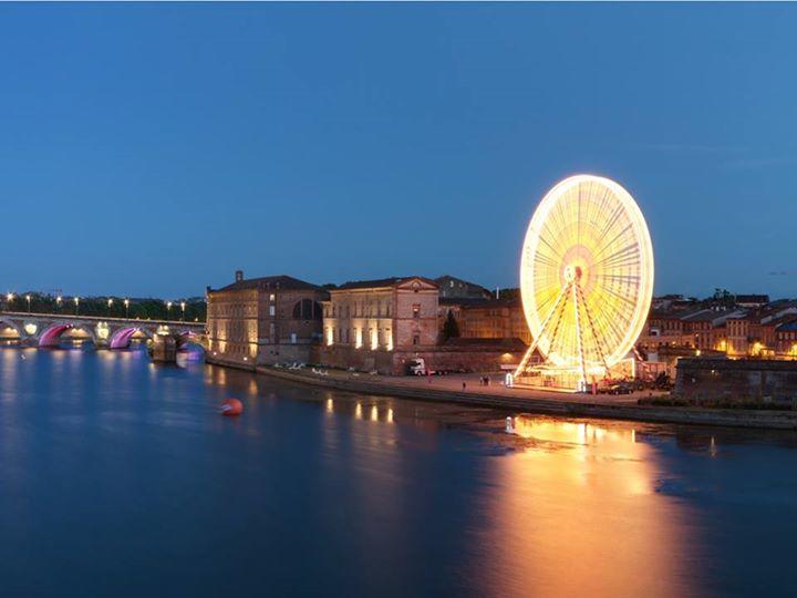 "Jamais je ne tairai Toulouse qui m'a nourri, elle qu'un rempart de briques enveloppe de son immense enceinte, tandis que sur son flanc circule la belle Garonne..."