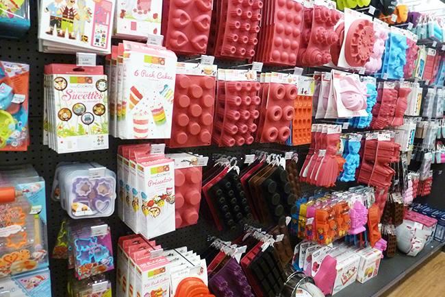 Qui connaît une bonne boutique qui vende des accessoires de cuisine ? J'ai décidé de me mettre à la pâtisserie. ^_^