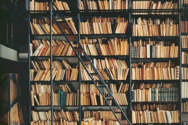 Qui connaît une association toulousaine à laquelle on peut donner des livres ? Je suis entrain de faire le vide dans mon grenier et je n'ai pas envie de tout jeter... Autant que ce soit utile !