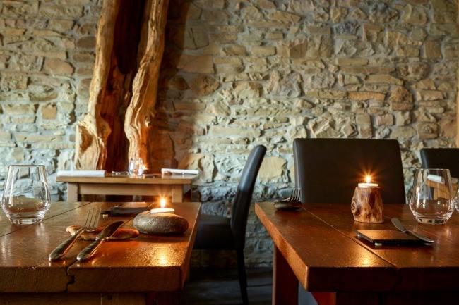 Qui connaît un resto un peu éloigné de Toulouse avec de vieilles pierres pour passer un moment hors du temps (et loin du stress) en amoureux ? Gastronomique ou non...