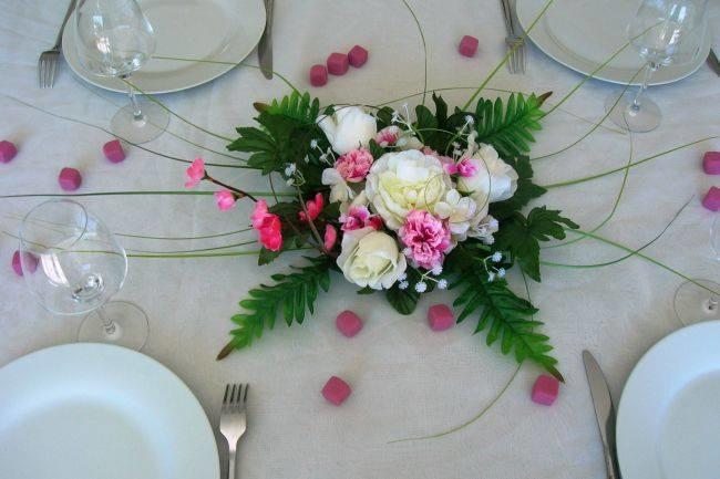 Qui connaît un fleuriste pour une jolie décoration florale des tables à mon mariage ?