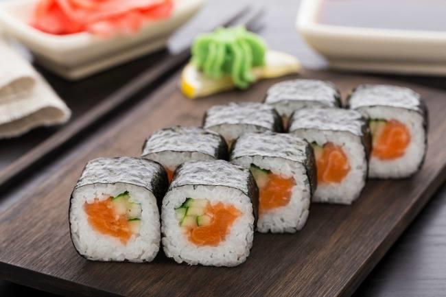 Qui connaît le MEILLEUR restaurant qui livre des sushis à Valenciennes ? Avec si possible une personne souriante à l'autre bout du fil.