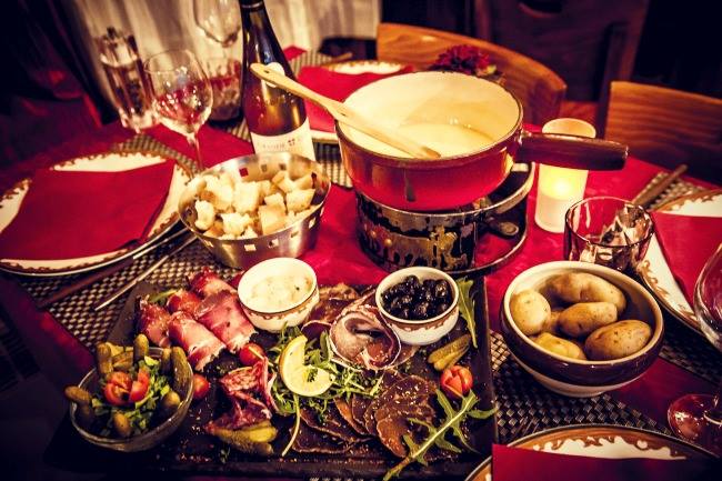 Qui connaît un bon resto à fondue à Valenciennes ou dans les environs, pas trop bruyant et où l'on se sent bien ?